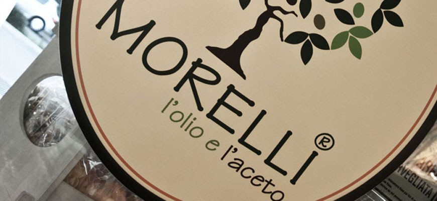 Verkauf und Verkostung von typischen Garda-Produkten mit Morelli-Öl und Essig
